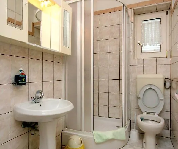 Apartment 5553c *